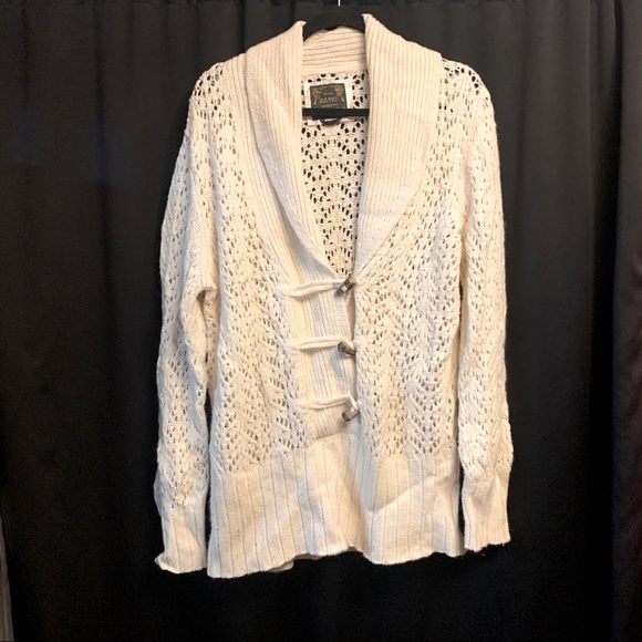 Old Navy Sweaters - Old Navy white toggle cable knit sweater XXL